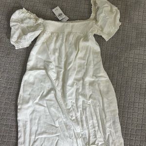 BRAND NEW abercrombie mini white puff sleeve dress